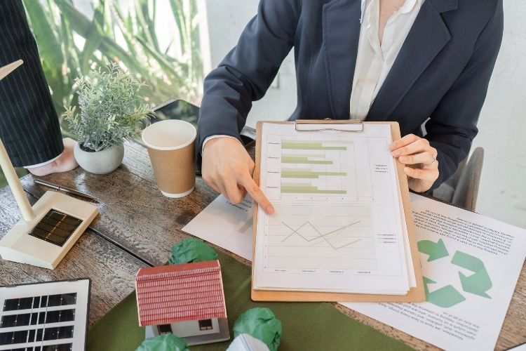CSRD uyum sürecinde şirketlerin atması gereken adımları gösteren akış diyagramı