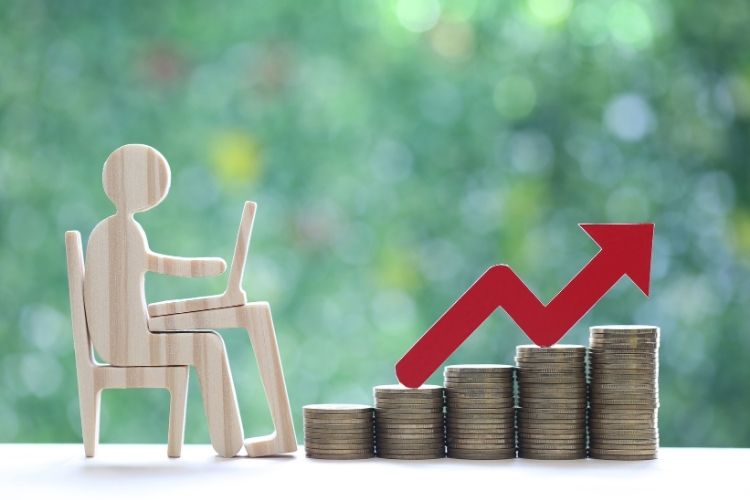 Değişken fonların yatırımcılara sağladığı avantajları açıklayan infografik.