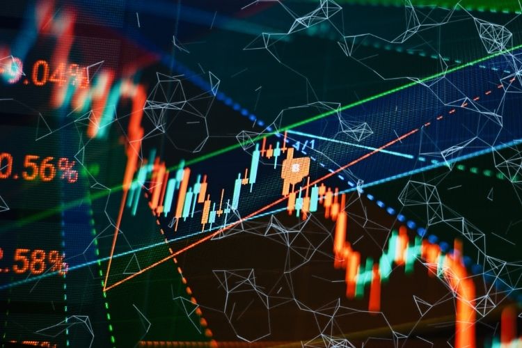 Para piyasası fonlarının avantajlarını listeleyen infografik.