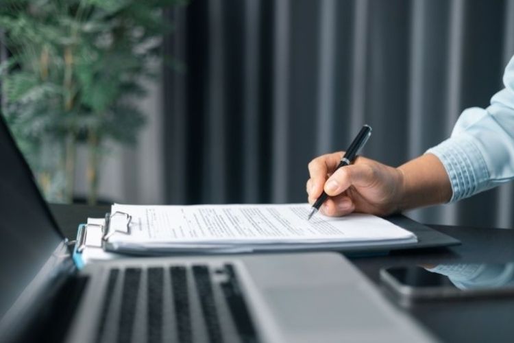 Gerçek hayatta tahsis talebinin kullanıldığı örnek sektörler ve durumlar.
