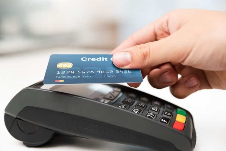 Nakit kullanımının harcamalar üzerindeki kontrol etkisini açıklayan görsel.