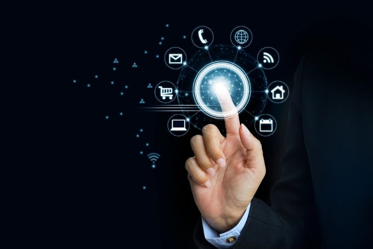 Mobil uygulamalar, internet şubesi ve ATM gibi dijital bankacılık araçları.