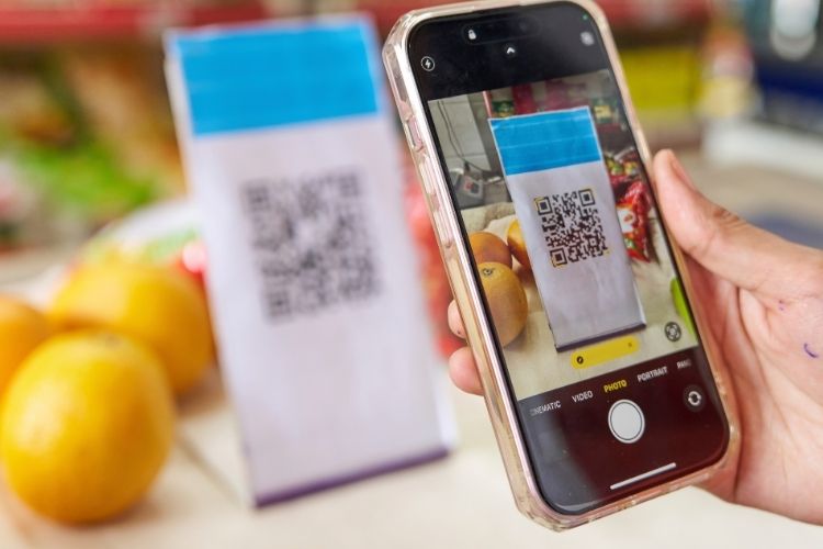 Telefonla hızlı ve temassız ödeme yapmanın pratik yolu: QR kod ile ödeme rehberi.